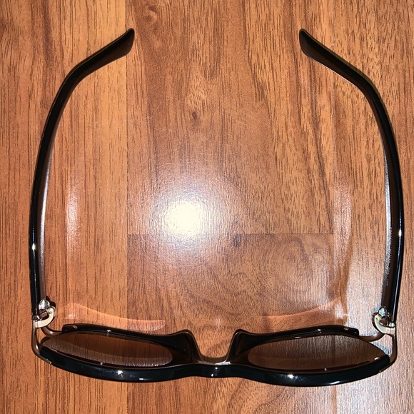 Authentic Fendi Sunglasses - Picture 5 of 13